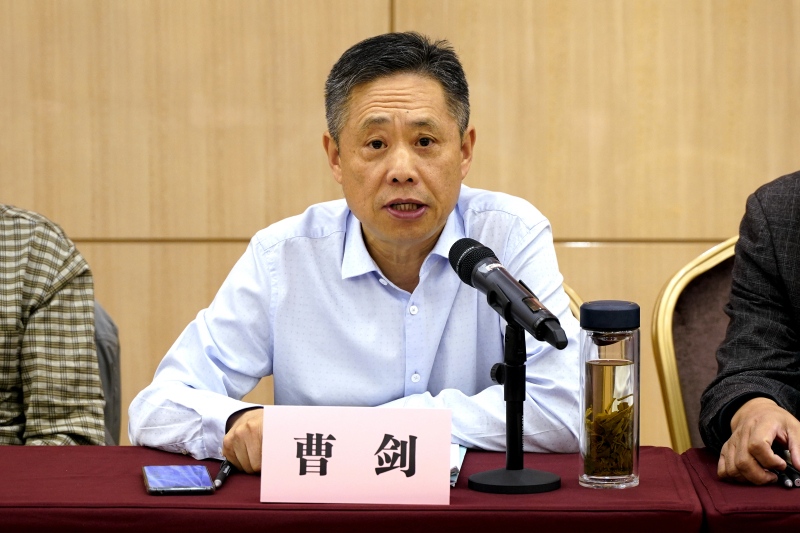 曹剑会长在会议上发表重要讲话副会长兼秘书长金启钟主持会议6969